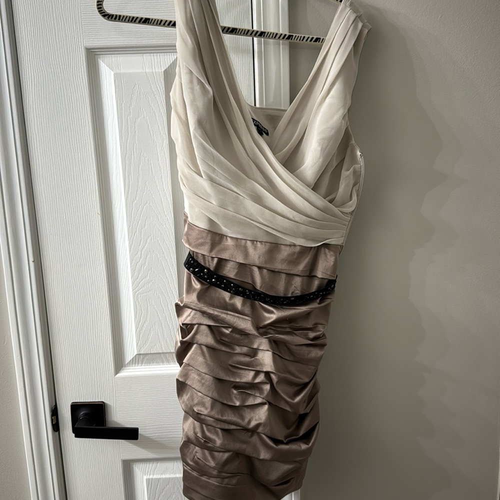 Cute short dress! The colors are amazing!